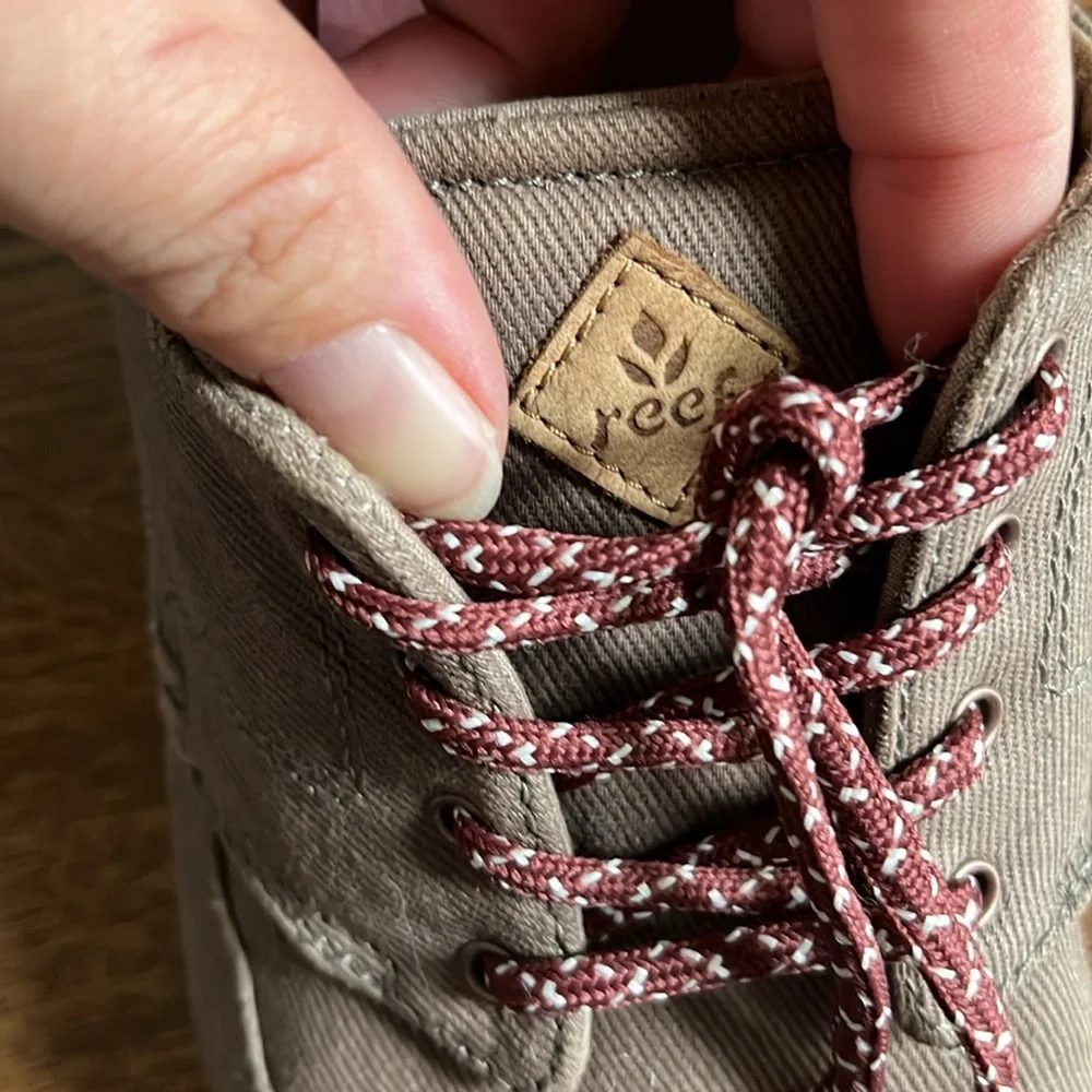 REEF Women's Rover Low Beige Textile Canvas Lace-Up Sneaker, Women’s Sz 10